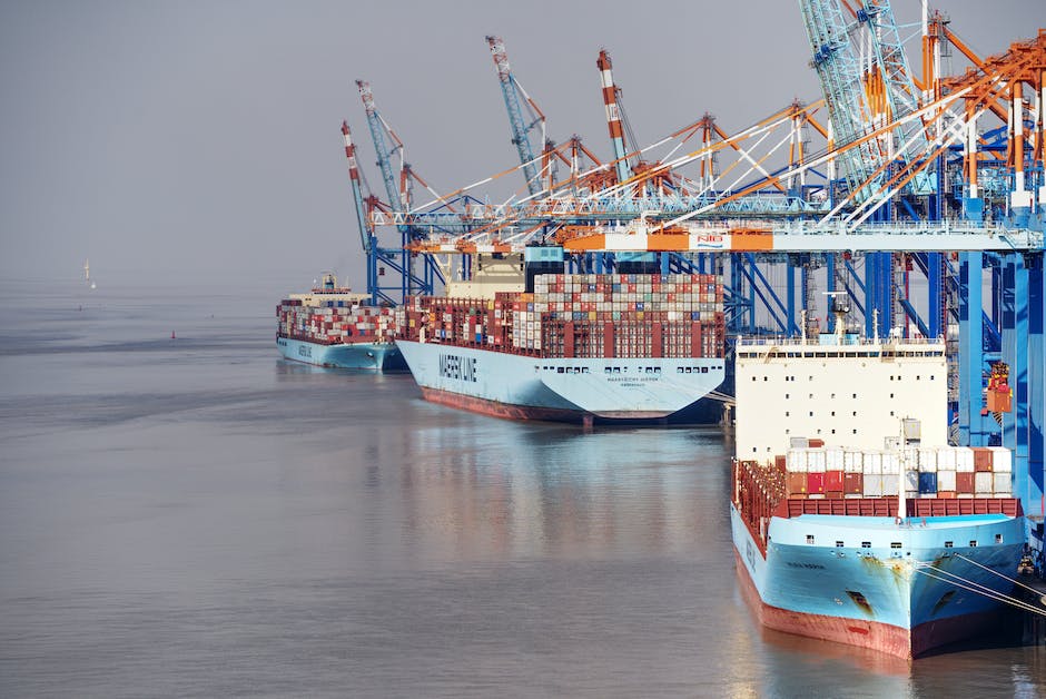 Länge der Reise für ein Containerschiff von China nach Hamburg